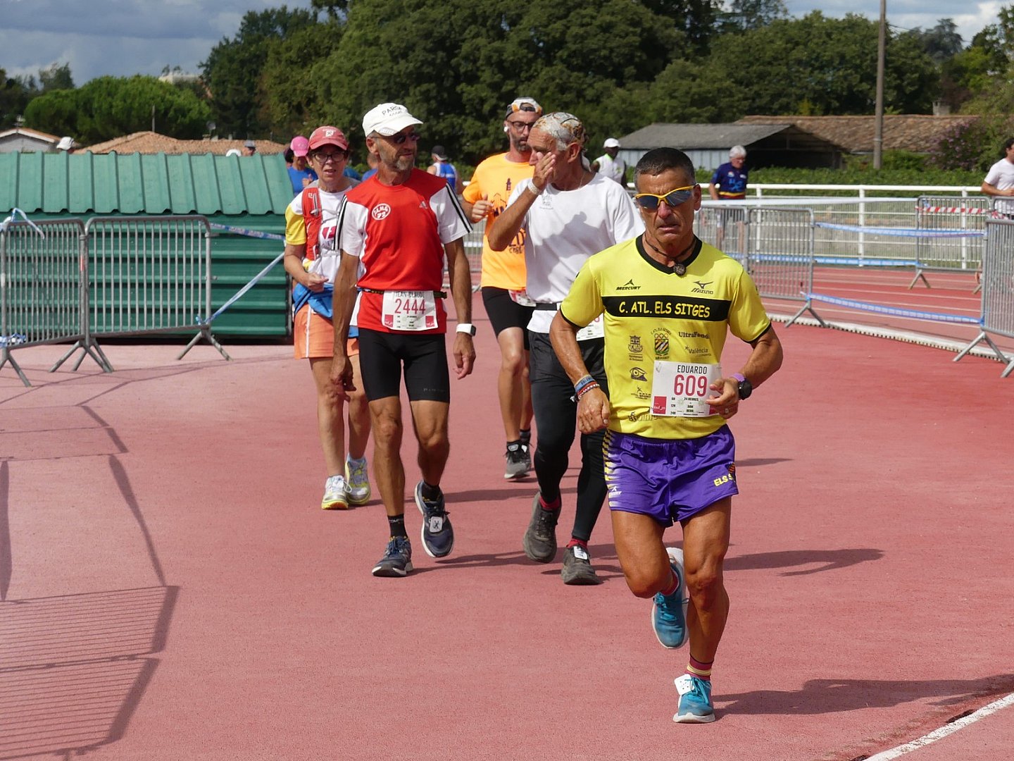 Eduardo L. Gómez, repeteix triomf en Villenave D’Ornon (França), i estableix un altre nou rècord de la prova de 6 hores