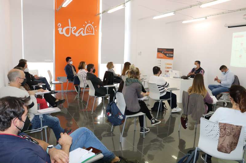 Alzira ultima el llançament de la plataforma de venda online “Alzira es comercio”