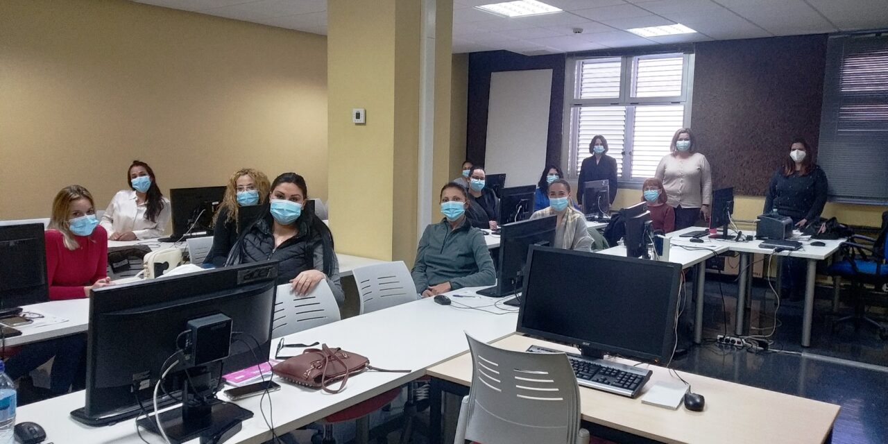 Deu dones desocupades comencen a treballar a l’Ajuntament a través d’un programa d’inserció laboral