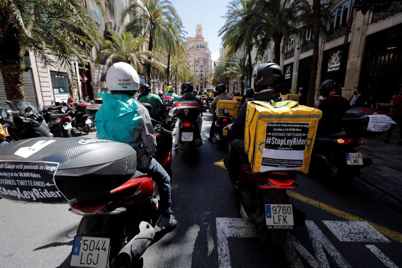 Els repartidors a domicili demanen que la Llei els permeta triar entre assalariat o autònom