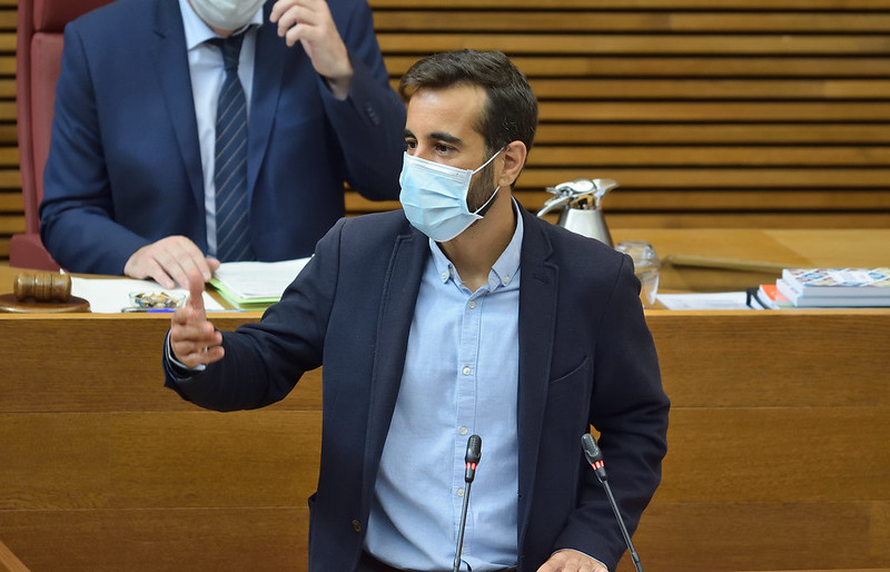 Muñoz recrimina a Casado que vingui a la Comunitat a “prometre’ns deixar-nos en el furgó de cua d’Espanya”