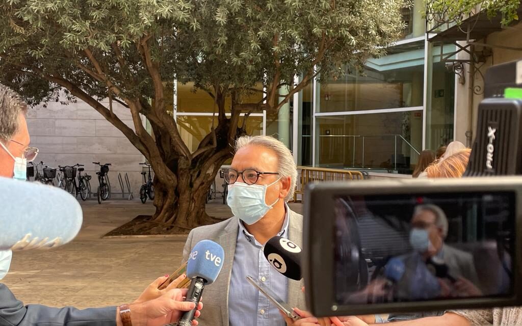 Mata: “El PP vol que els qui ho tenen tot guanyen encara més a canvi de convidar a un café als qui menys tenen i retallar 1.600 milions”