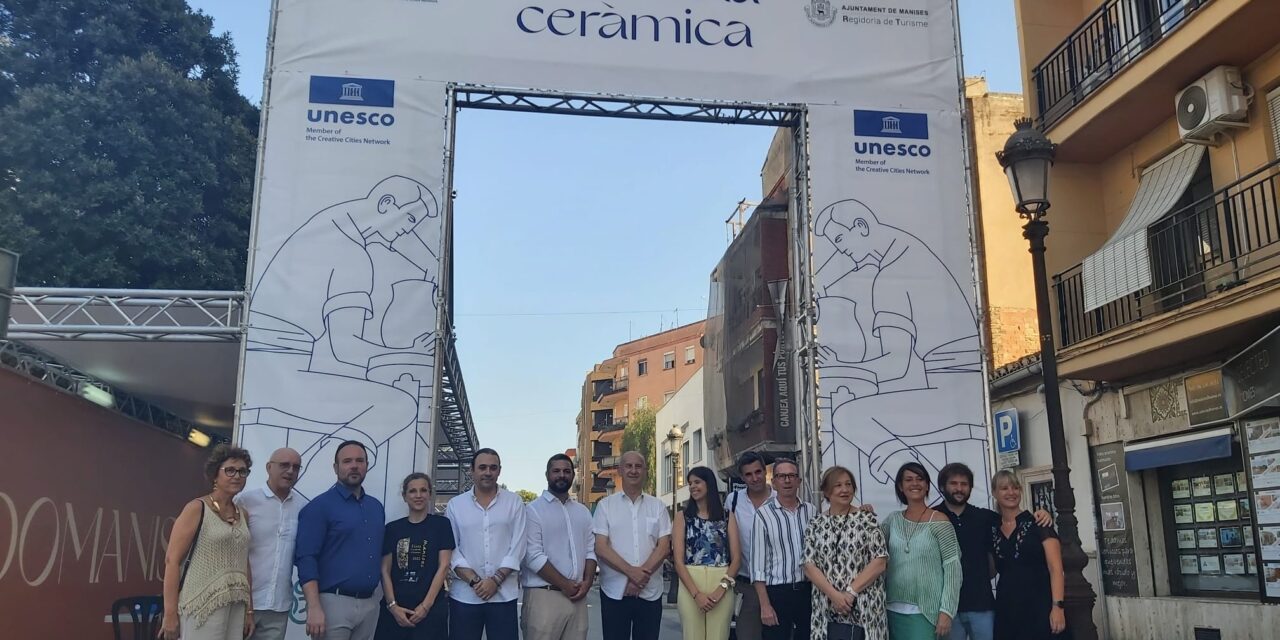 Manises ix al carrer en la celebració de Festa de la ceràmica més internacional