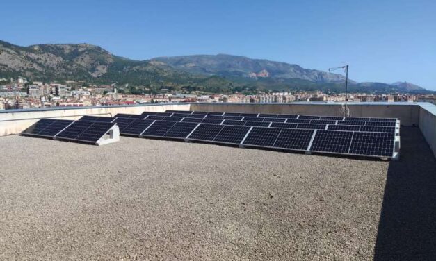 Alcoi compta amb una nova instal·lació fotovoltaica en la coberta del Teatre Calderón