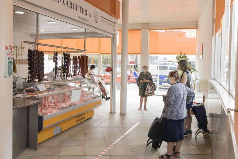 L’Ajuntament amplia el termini de licitació de les 21 parades del Mercat Municipal