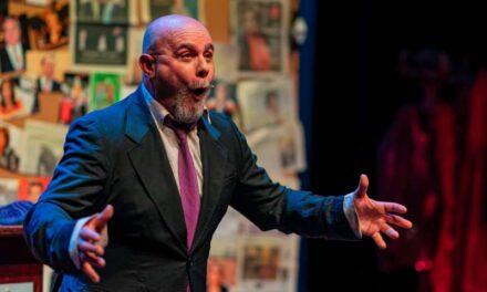 Xavi Castillo torna al Teatre Micalet amb ‘Yonquis del dinero’