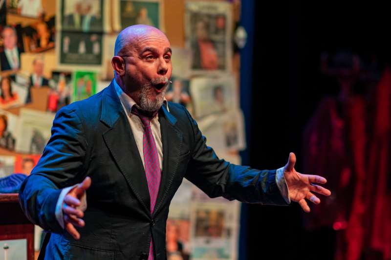 Xavi Castillo torna al Teatre Micalet amb ‘Yonquis del dinero’