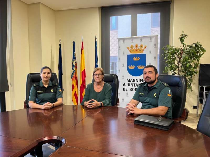 L’alcaldessa rep a la nova tinenta de la Guàrdia Civil de Borriana