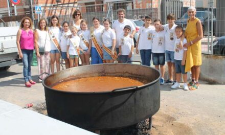 Benicàssim reparteix mil racions de tombet de bou