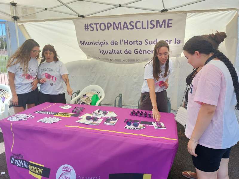 «Viu les festes amb una mirada violeta», campanya de la Regidoria d’Igualtat per a les Festes Majors