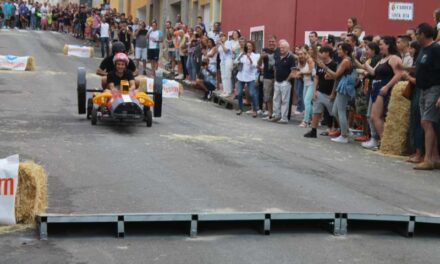 La carrera d’Autos Bojos plena de diversió la jornada festiva a Benicàssim
