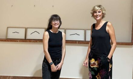 Castelló exposa el mural ceràmic contra la censura patriarcal de Natalia Lobato becat amb l’Habitat Artístic