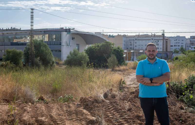 Castelló inicia l’adequació de les parcel·les per al futur pàrquing públic al costat de Renfe