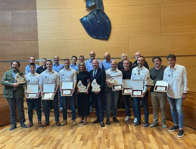 La Diputació de València homenatja als bombers de Gandia que es van proclamar campions a Luxemburg