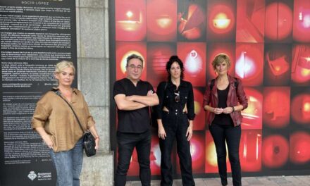 Castelló denúncia el robatori de l’intimitat de les dones en una exposició a la Façana del Mercat