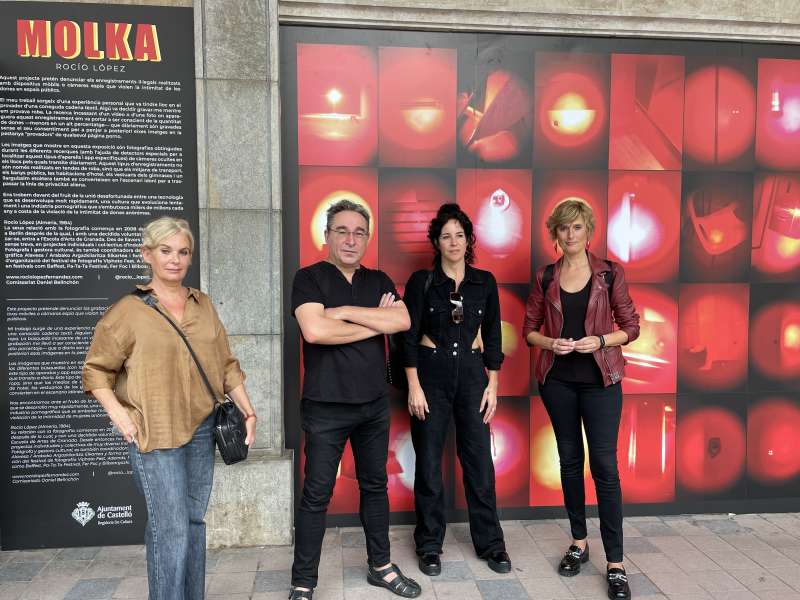 Castelló denúncia el robatori de l’intimitat de les dones en una exposició a la Façana del Mercat