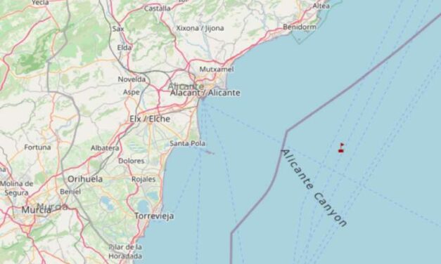 Rescatats els set ocupants d’una pastera en aigües d’Alacant