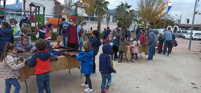 Benicàssim reedita una nova edició de ‘Juguem a la Placeta’