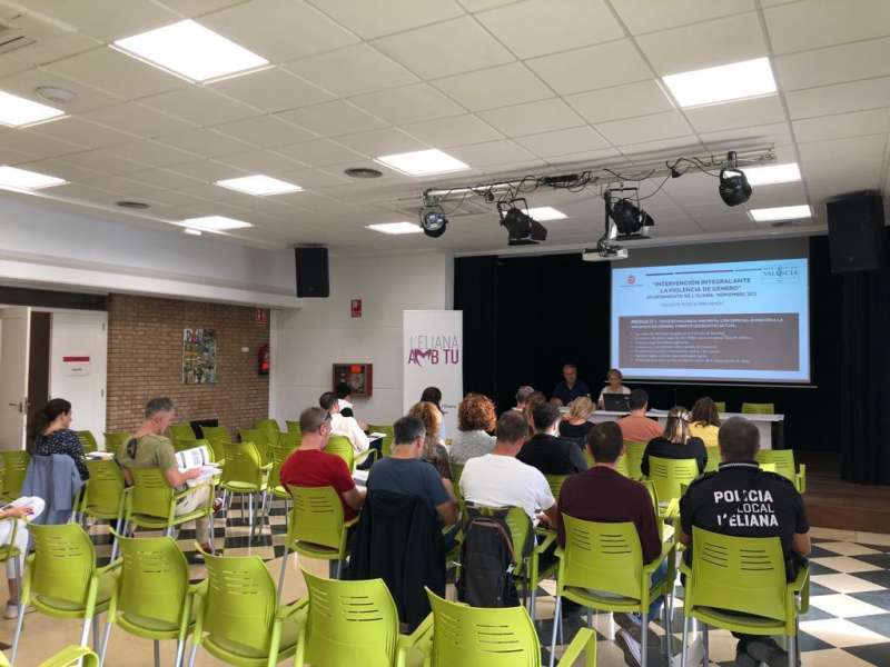 Personal municipal de l’Eliana rep formació sobre violència de gènere