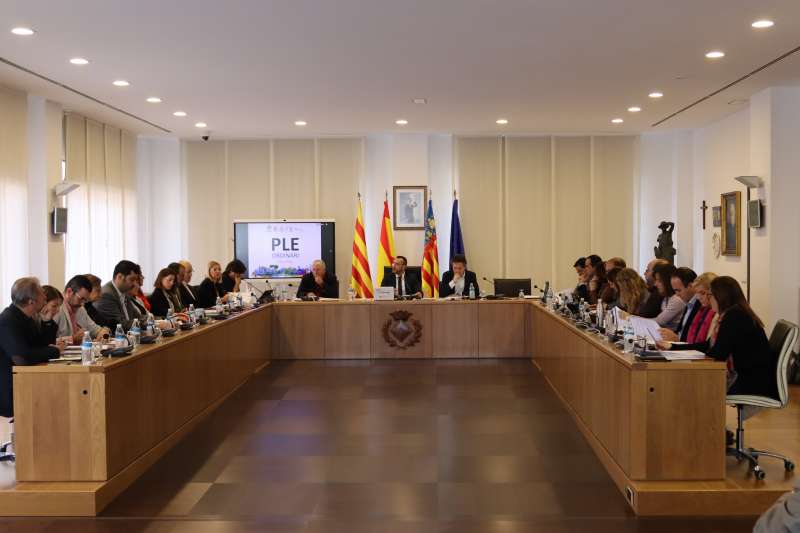 El Ple aprova concedir la Medalla d’Or a Porcelanosa, Carmelites i ‘Quique’ i el títol de Fill Predilecte a Diego Dualde