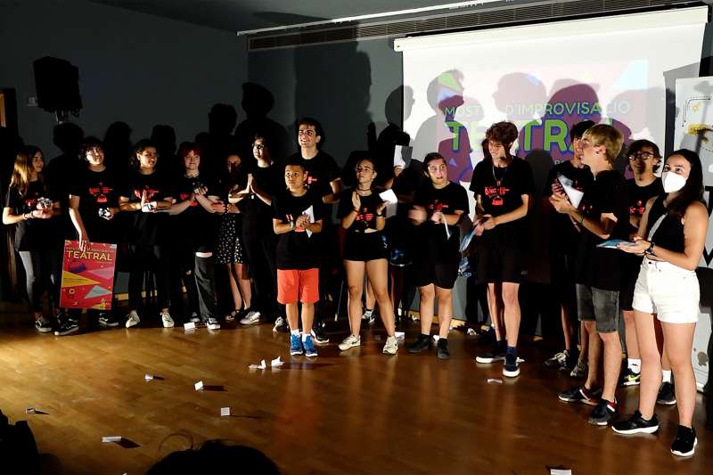 Paiporta promou la primera trobada jove d’improvisació teatral
