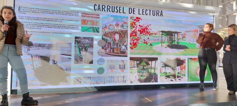 El disseny ‘Carrusel de lectura’, triat per a convertir les cabines de telèfon en espais d’intercanvi de llibres per als col·legis