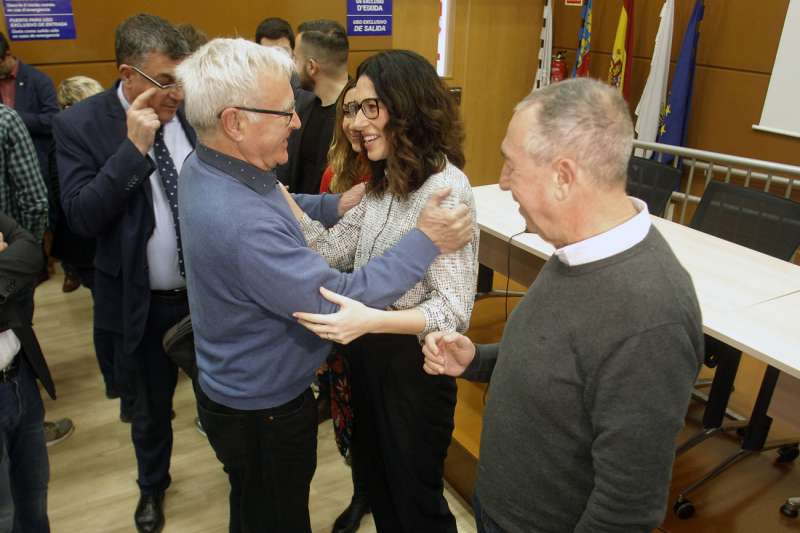 Aitana Mas anuncia la seua candidatura a liderar la llista a les Corts per Alacant abrigallada per Baldoví