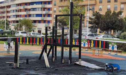 S’incendia un parc infantil en ple Port de Sagunt