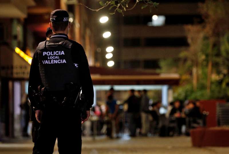 La Policia Local de València deté a un home que va acoltellar a un jove per a robar un patinet