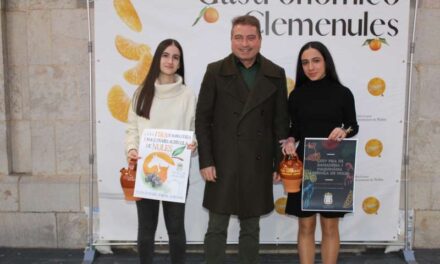 Nules lliura els premis dels guanyadors dels cartells de la Fira Agrícola més votats pel públic