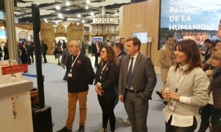 Xàtiva presenta en FITUR el cartell de Nits al Castell 2023 i els projectes vinculats al museu faller i al Castell