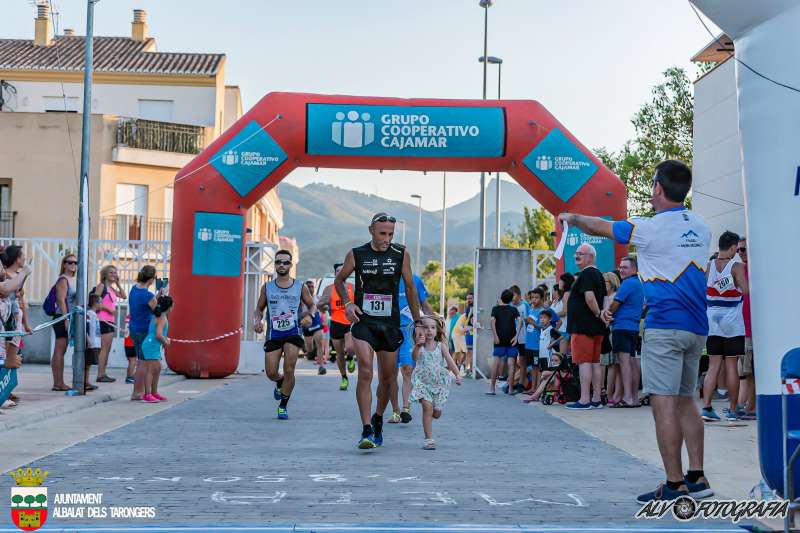 Els corredors prenen Albalat dels Tarongers