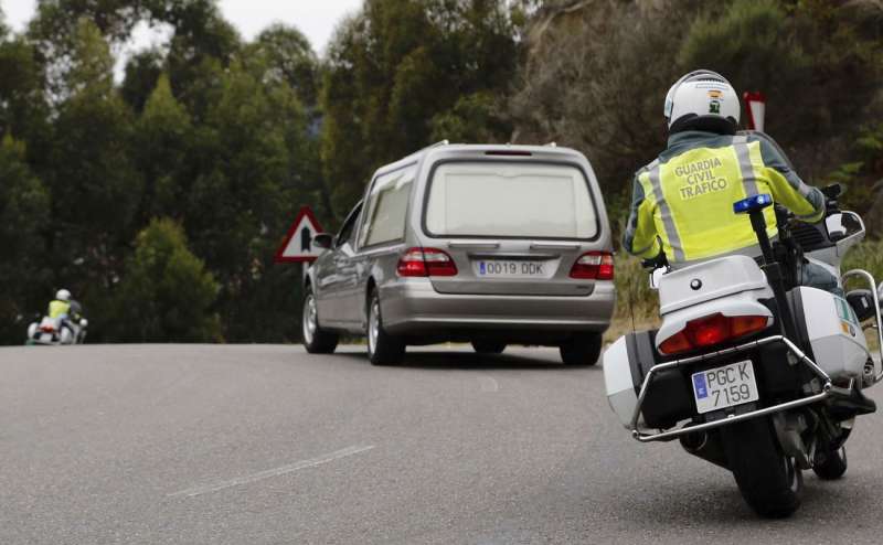 Mor un menor de 17 anys després de xocar la seua moto i un cotxe en la N-325 a l’altura d’Asp