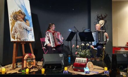 Almussafes oferix una vetlada romàntica de luxe amb l’actuació del duo musical Iván i Sandra