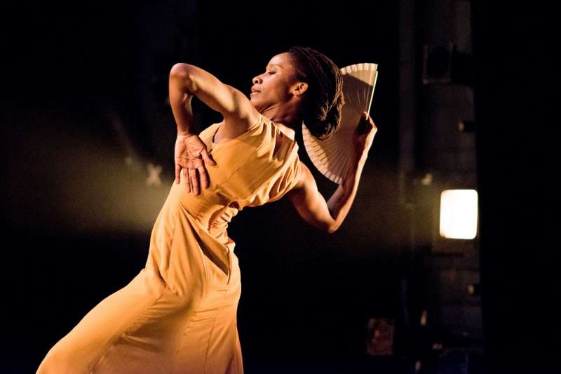 La balladora Yinka Esi Graves indaga en l’IVAM sobre la memòria africana del flamenc