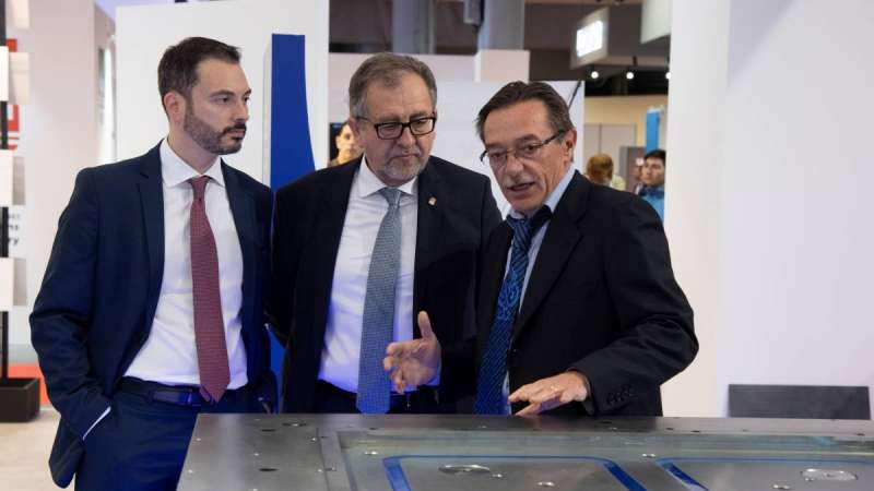 La Diputació de Castelló mostra el seu suport al sector ceràmic reforçant la seua presència a Cevisama