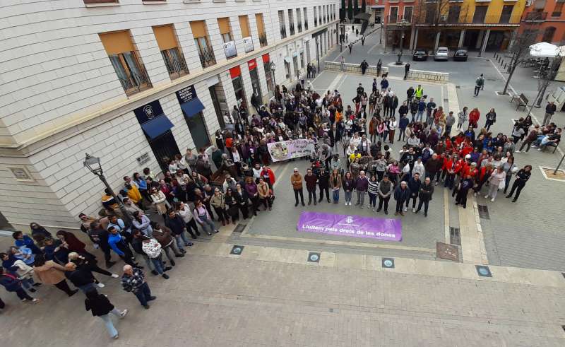 Alzira s’unix a la lluita feminista amb un manifest pel 8M