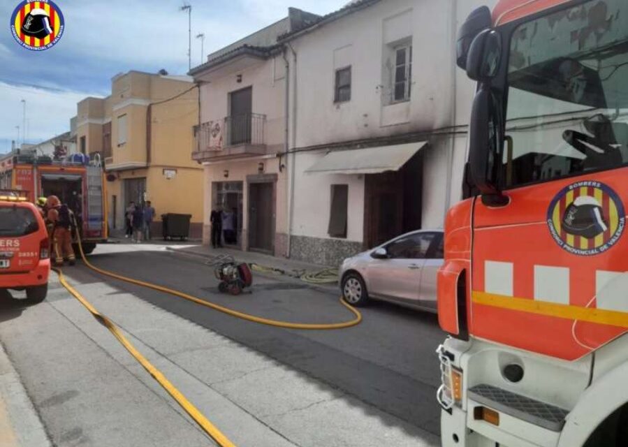 Un incendi a una planta baixa a l’Alcúdia es cobra la vida d’un gos