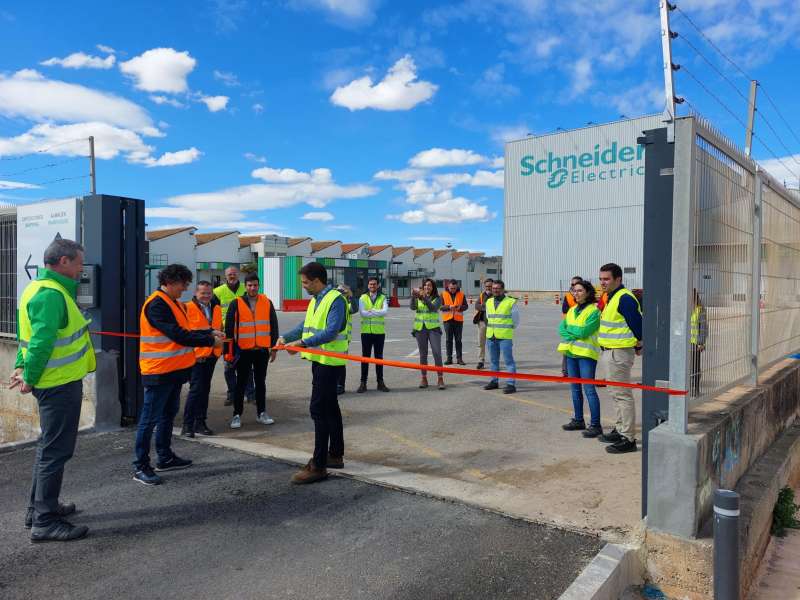Obrin el nou vial d’accés a Schneider Electric en el nucli de Nolla de Meliana