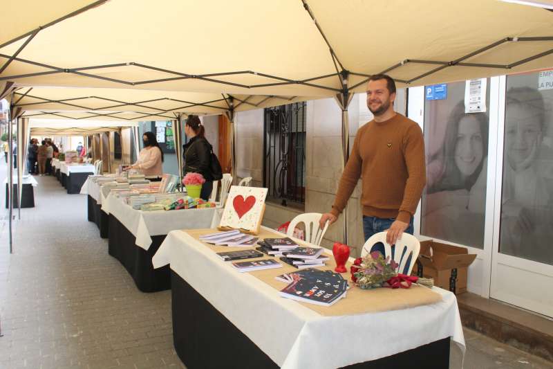 Nules promociona els autors locals en la seua Fira del Llibre