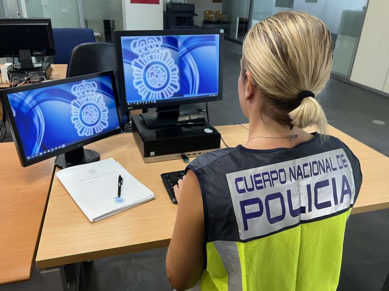 Tres detinguts a Alacant per estafar 11.000 euros amb l’estafa del “fill en dificultats”