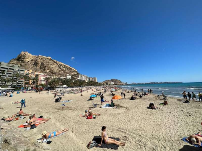 Hotels i apartaments turístics pràcticament al complet a Alacant per al pont de l’1 de maig