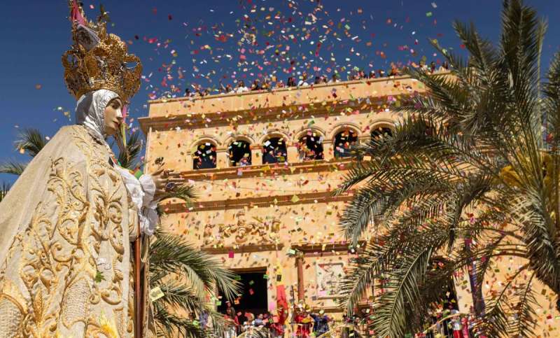 L’afluència de més de 350.000 persones convertixen esta Setmana Santa en la més multitudinaria d’Elx de l’última dècada