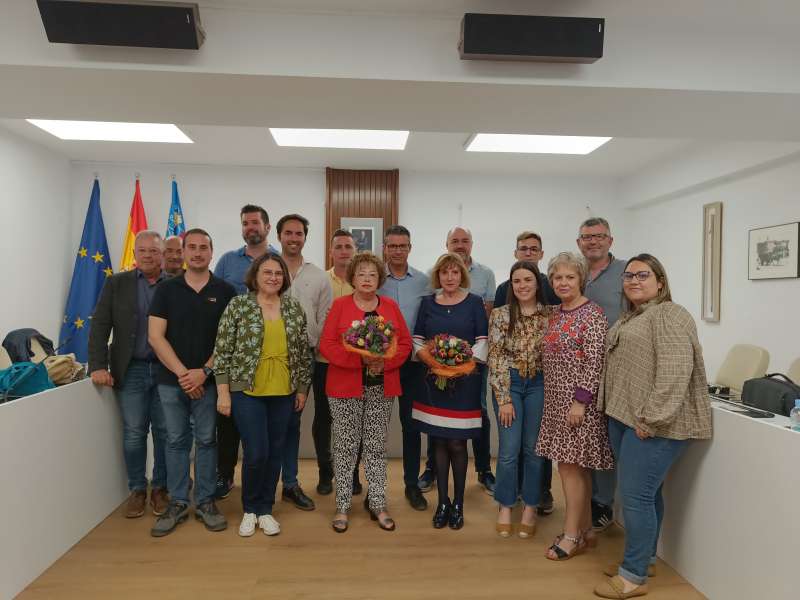 El consistori d’Almussafes ret homenatge a la Jutgessa de Pau dels últims huit anys