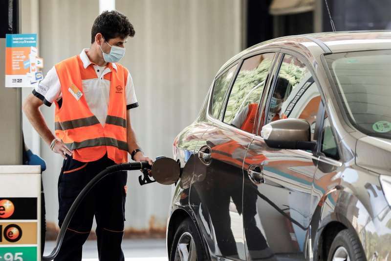 L’atur descendeix a l’abril en 4.854 persones fins als 335.444 aturats