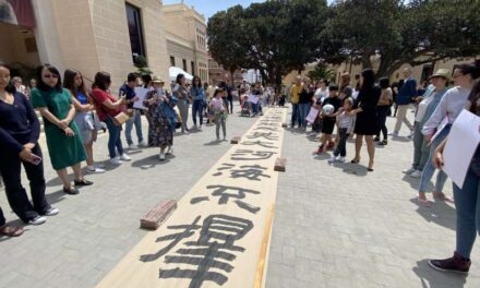 L’Institut Confucio difon la cultura xinesa amb una exhibició de l’art de la cal·ligrafia