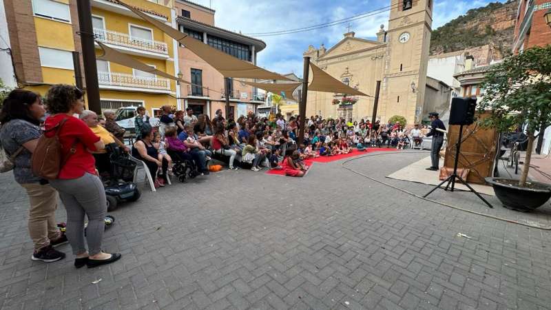 Les arts escèniques prenen els carrers d’Olocau amb el Festival Olocau d’Orella