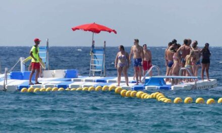 Benidorm adjudica les activitats lúdiques a les platges per a aquest estiu