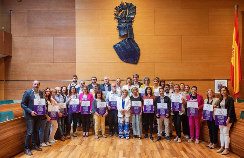 La Diputació de Valencia entrega les plaques als 25 nous membres de la Xarxa de Municipis contra la Violència de Gènere