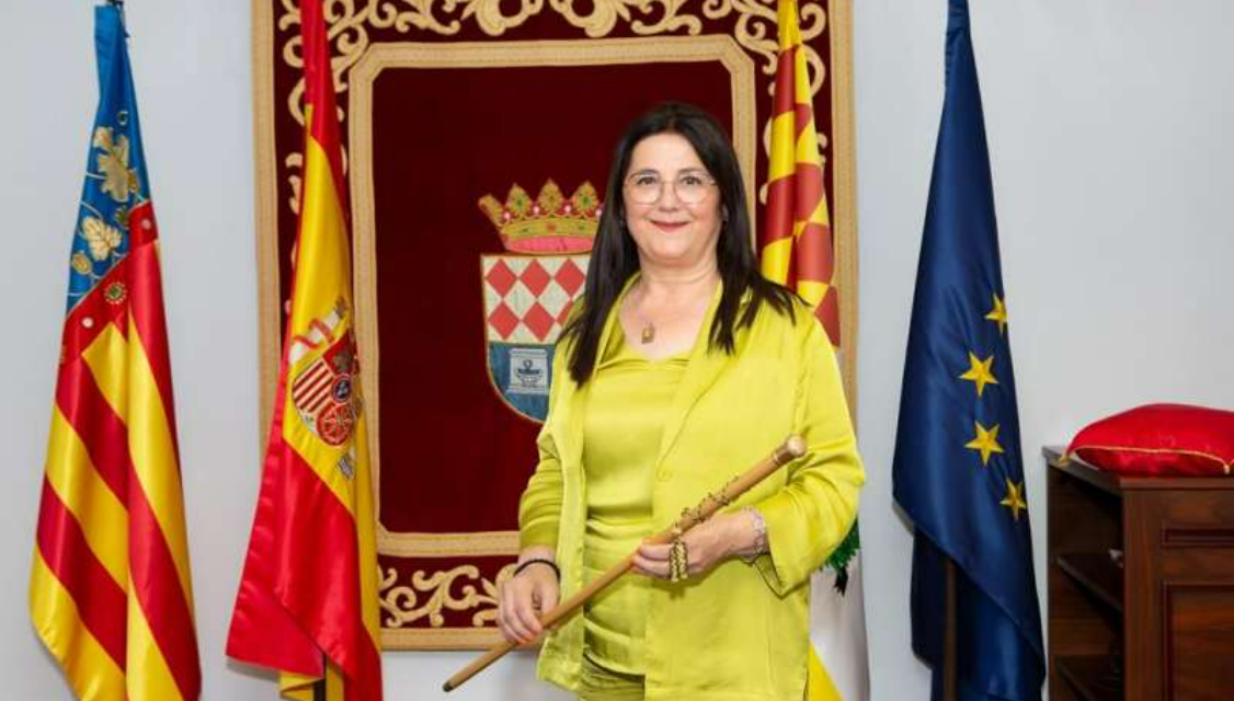 Carmen Navarro pren la vara de comandament en La Vilavella amb “il·lusió i orgull”